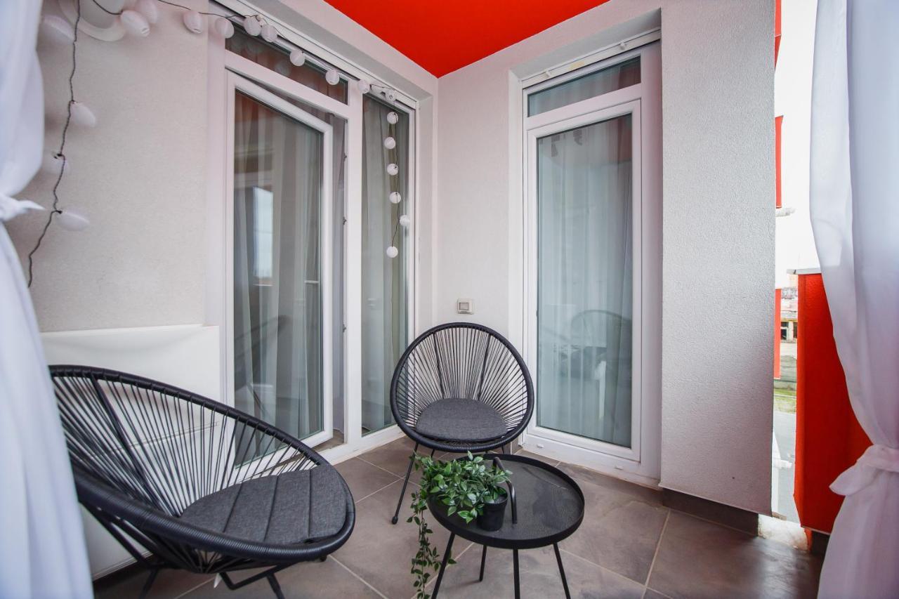 Trendy Apartment Near City Center Oradea Exterior photo
