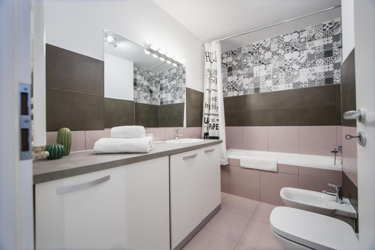 Trendy Apartment Near City Center Oradea Exterior photo