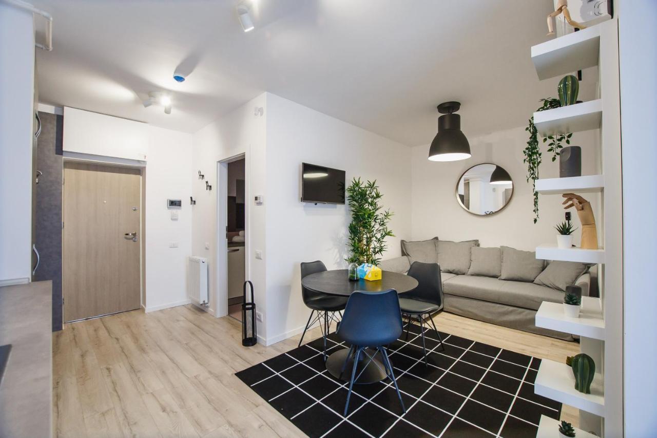 Trendy Apartment Near City Center Oradea Exterior photo