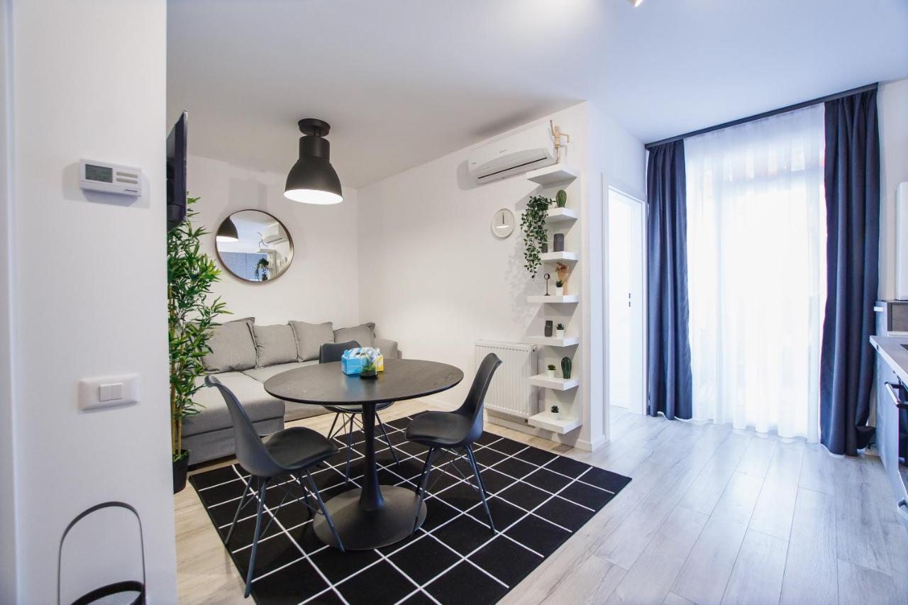 Trendy Apartment Near City Center Oradea Exterior photo
