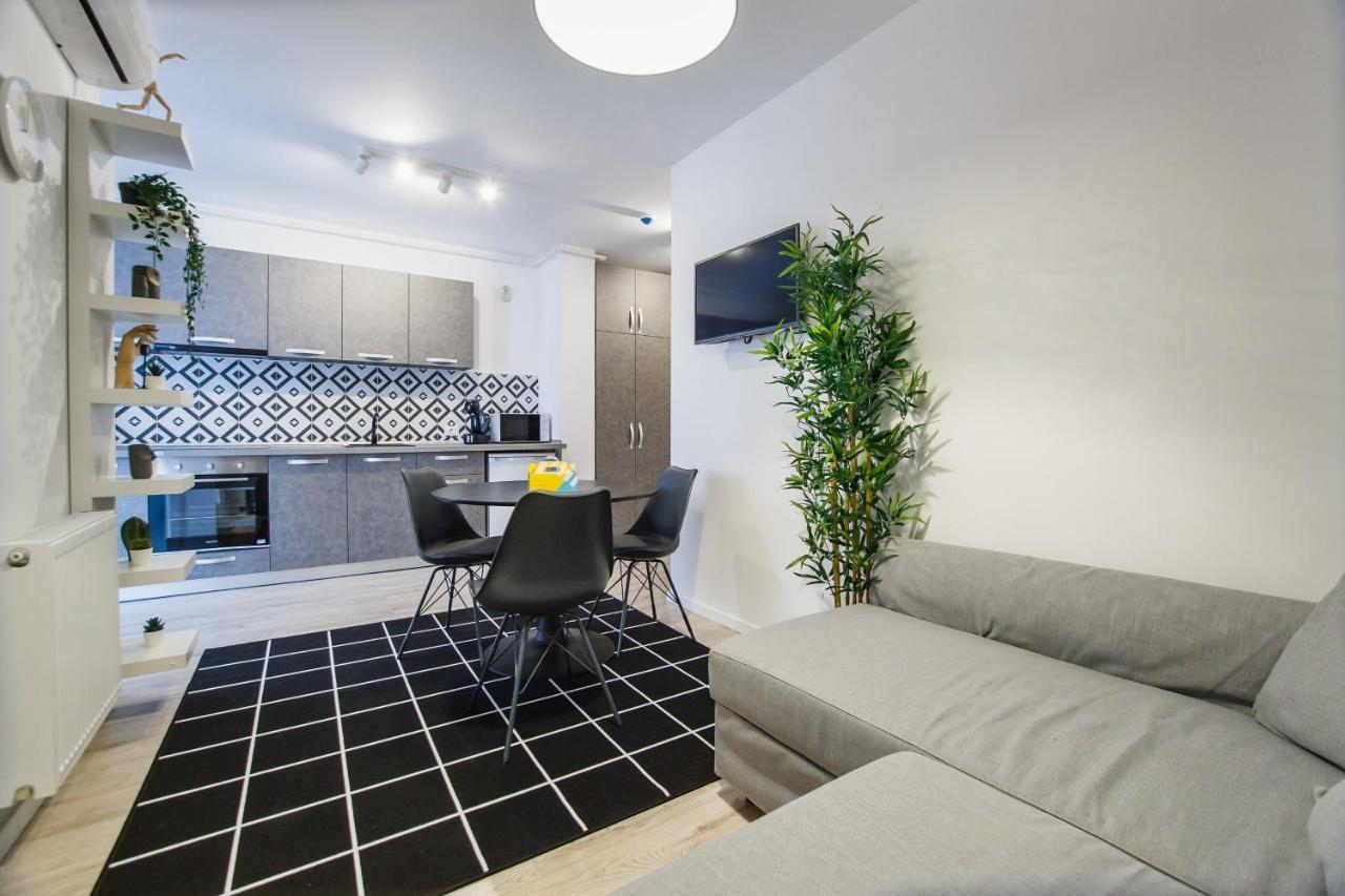 Trendy Apartment Near City Center Oradea Exterior photo