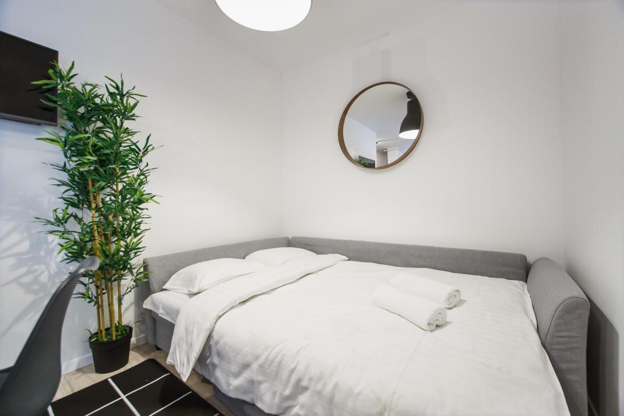 Trendy Apartment Near City Center Oradea Exterior photo