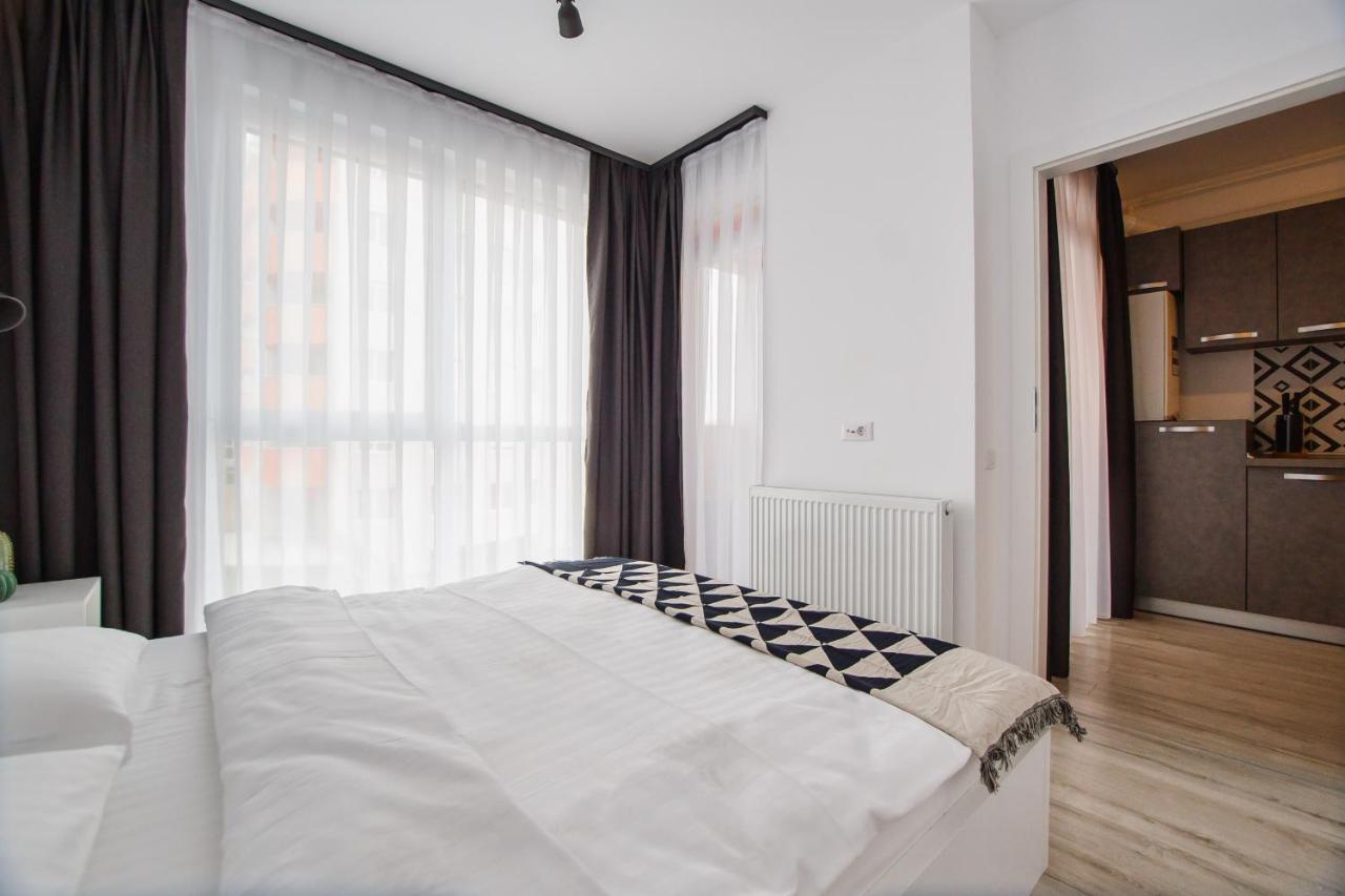 Trendy Apartment Near City Center Oradea Exterior photo