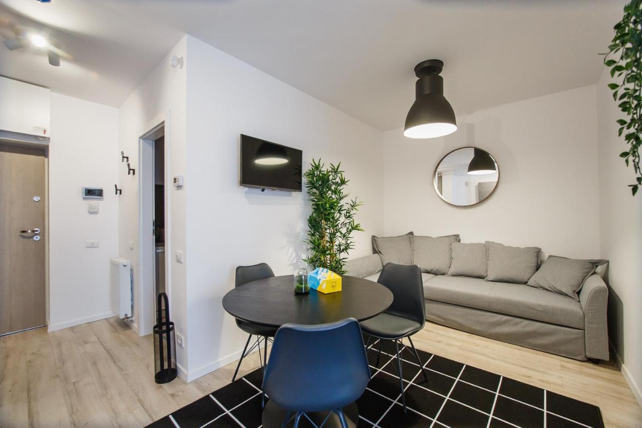 Trendy Apartment Near City Center Oradea Exterior photo